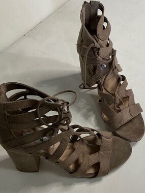 Steve Madden Gal Taupe Evereve strappy sandals size 7